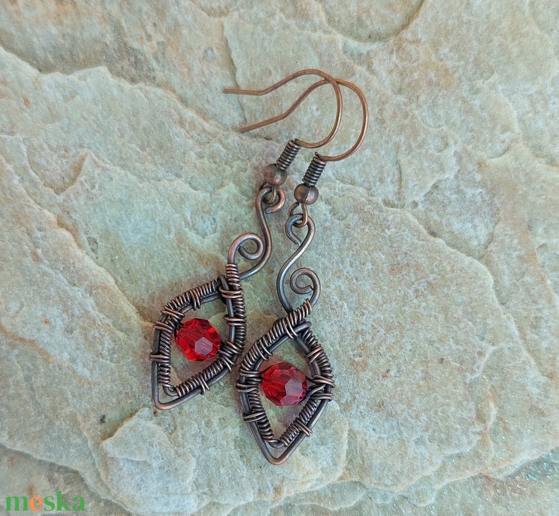 Vörösréz drótékszer szett piros swarovski kristályokkal - ékszer - ékszerszett - Meska.hu
