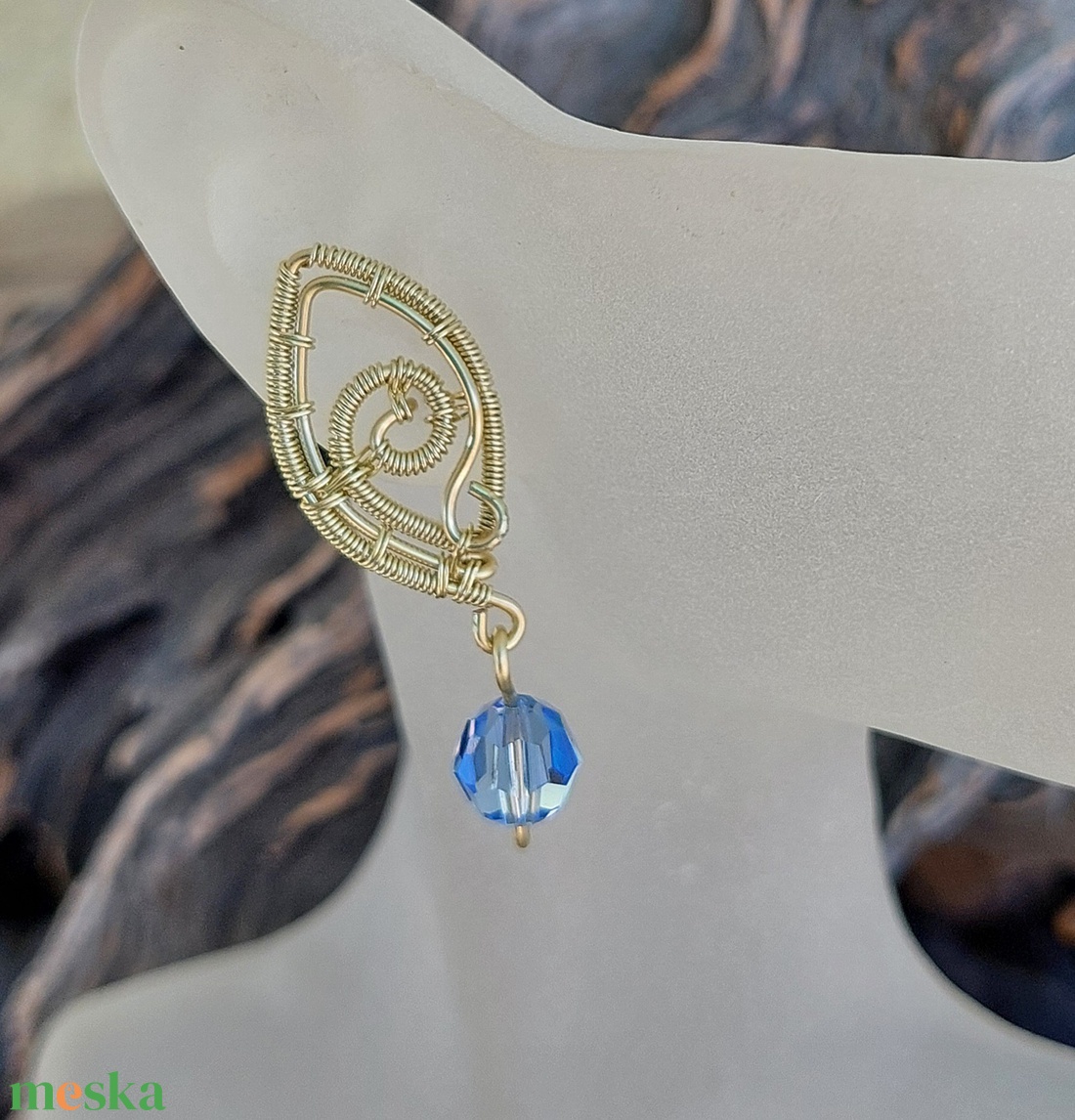 Swarovski kristályos arany színű fülbevaló - ékszer - fülbevaló - lógó fülbevaló - Meska.hu