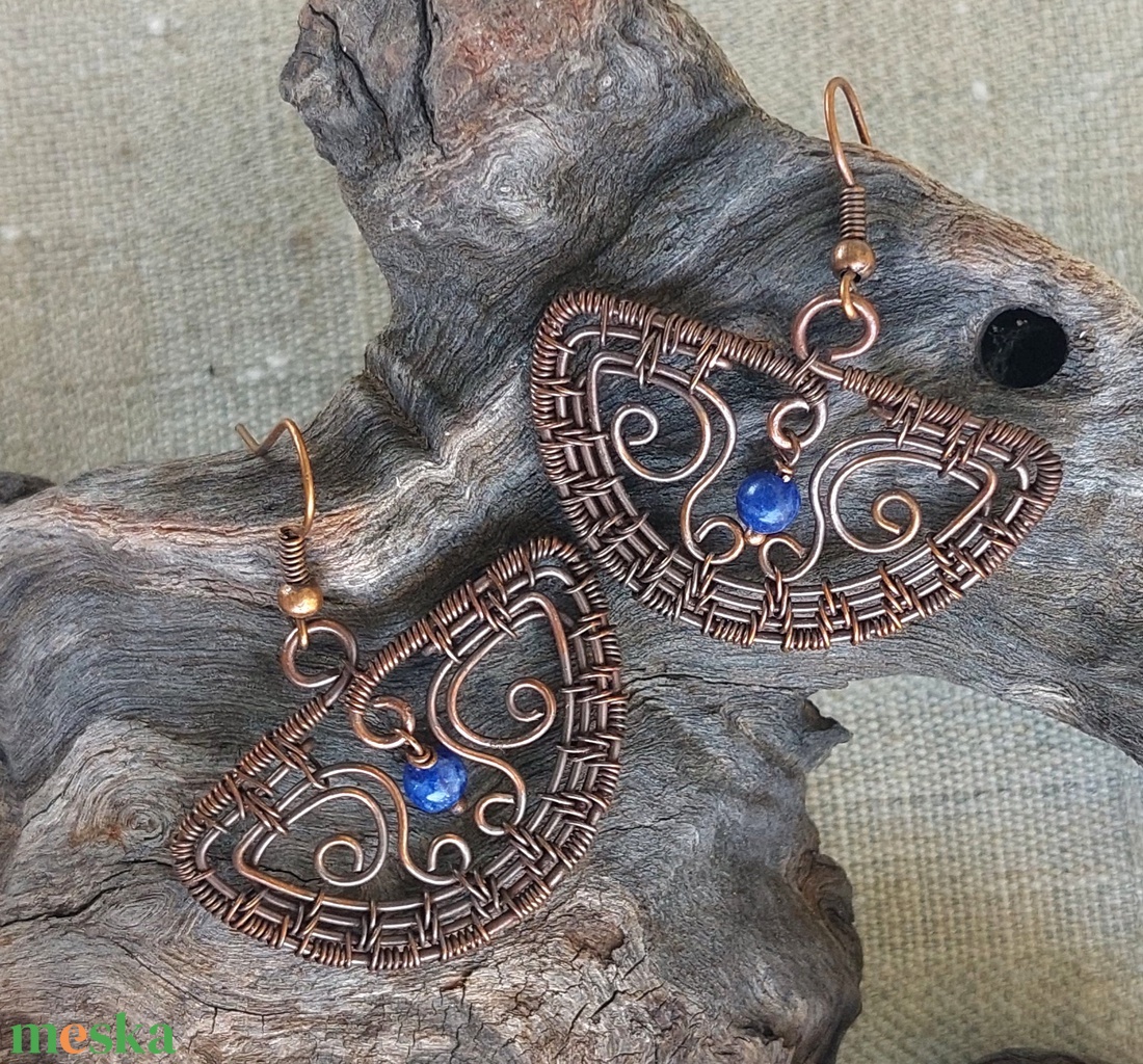 Szodalit köves vörösréz fülbevaló - ékszer - fülbevaló - lógó fülbevaló - Meska.hu
