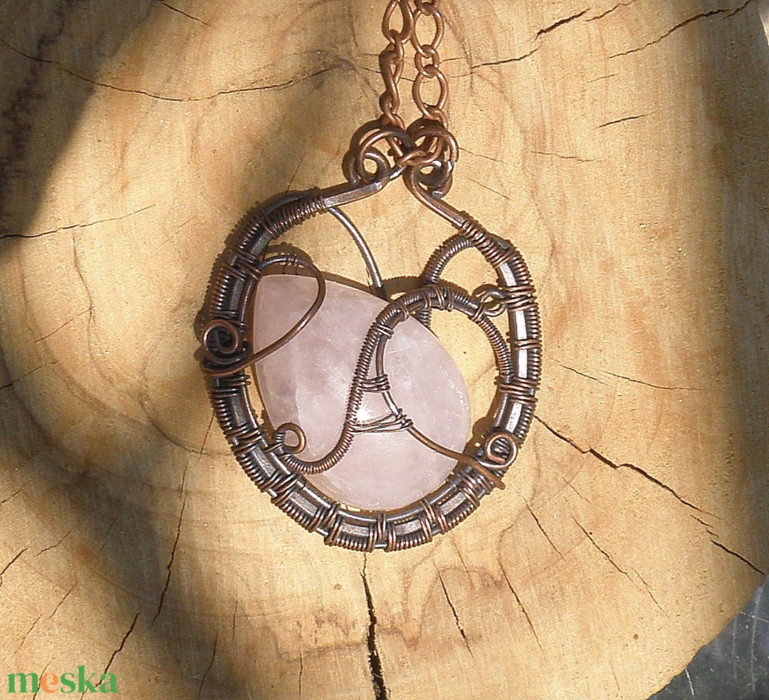 Vörösréz drótékszer rózsakvarc ásványkabosonnal - ékszer - nyaklánc - medálos nyaklánc - Meska.hu
