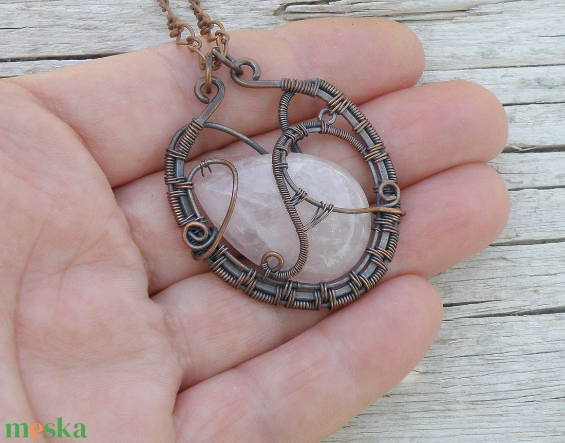 Vörösréz drótékszer rózsakvarc ásványkabosonnal - ékszer - nyaklánc - medálos nyaklánc - Meska.hu