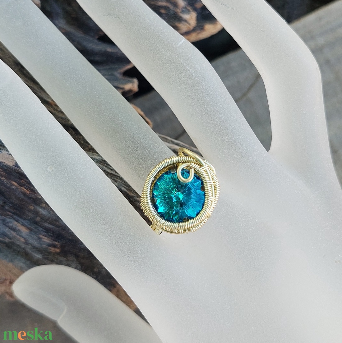 Alkalmi arany színű gyűrű swarovski kristállyal - ékszer - gyűrű - statement gyűrű - Meska.hu