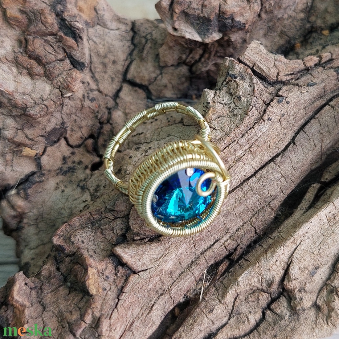 Alkalmi arany színű gyűrű swarovski kristállyal - ékszer - gyűrű - statement gyűrű - Meska.hu