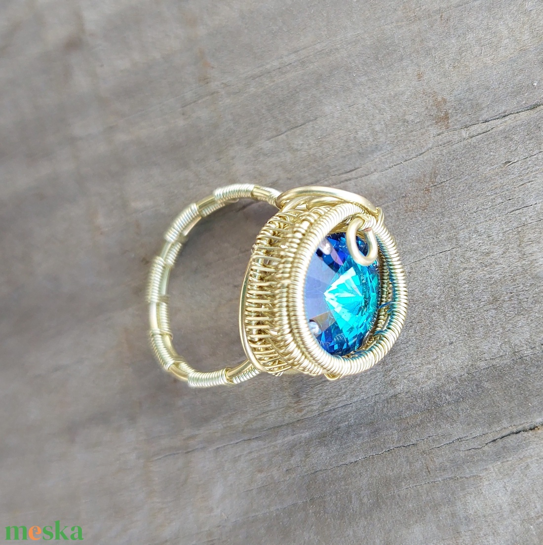 Alkalmi arany színű gyűrű swarovski kristállyal - ékszer - gyűrű - statement gyűrű - Meska.hu