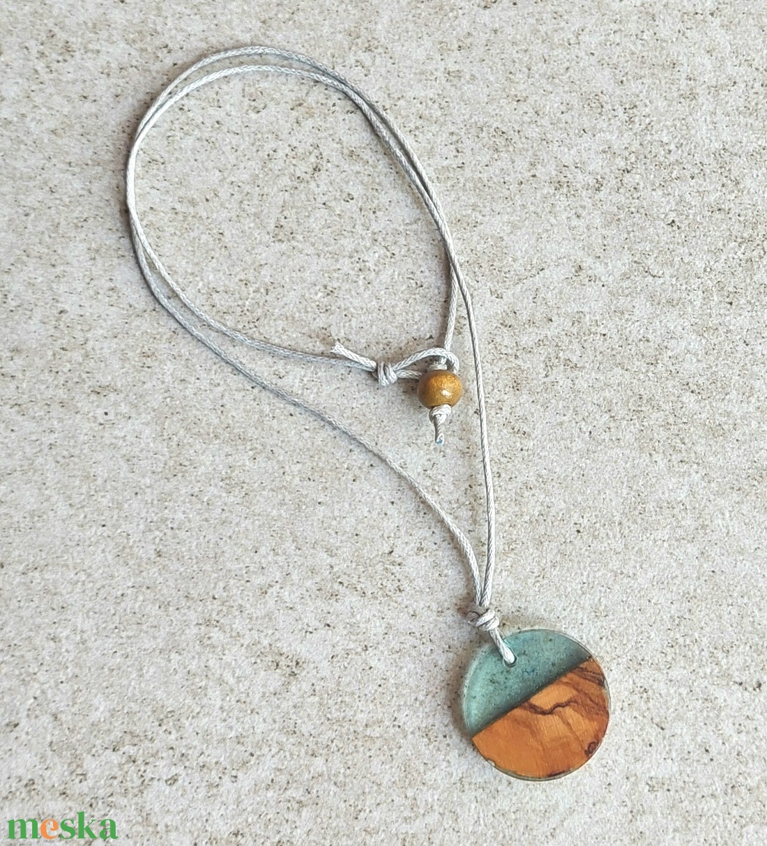Olajfa és kék műgyanta - nyaklánc gyerekeknek - ékszer - nyaklánc - medálos nyaklánc - Meska.hu
