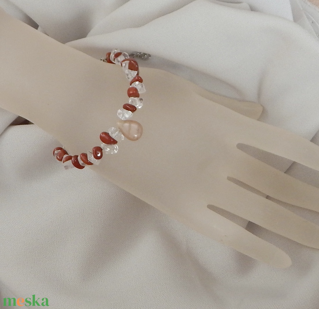 Vörös jáspis, hegyikristály és barack holdkő ásvány karkötő - ékszer - karkötő - karperec - Meska.hu Vörös jáspis, hegyikristály és barack holdkő ásvány karkötő - ékszer - karkötő - karperec - Meska.hu