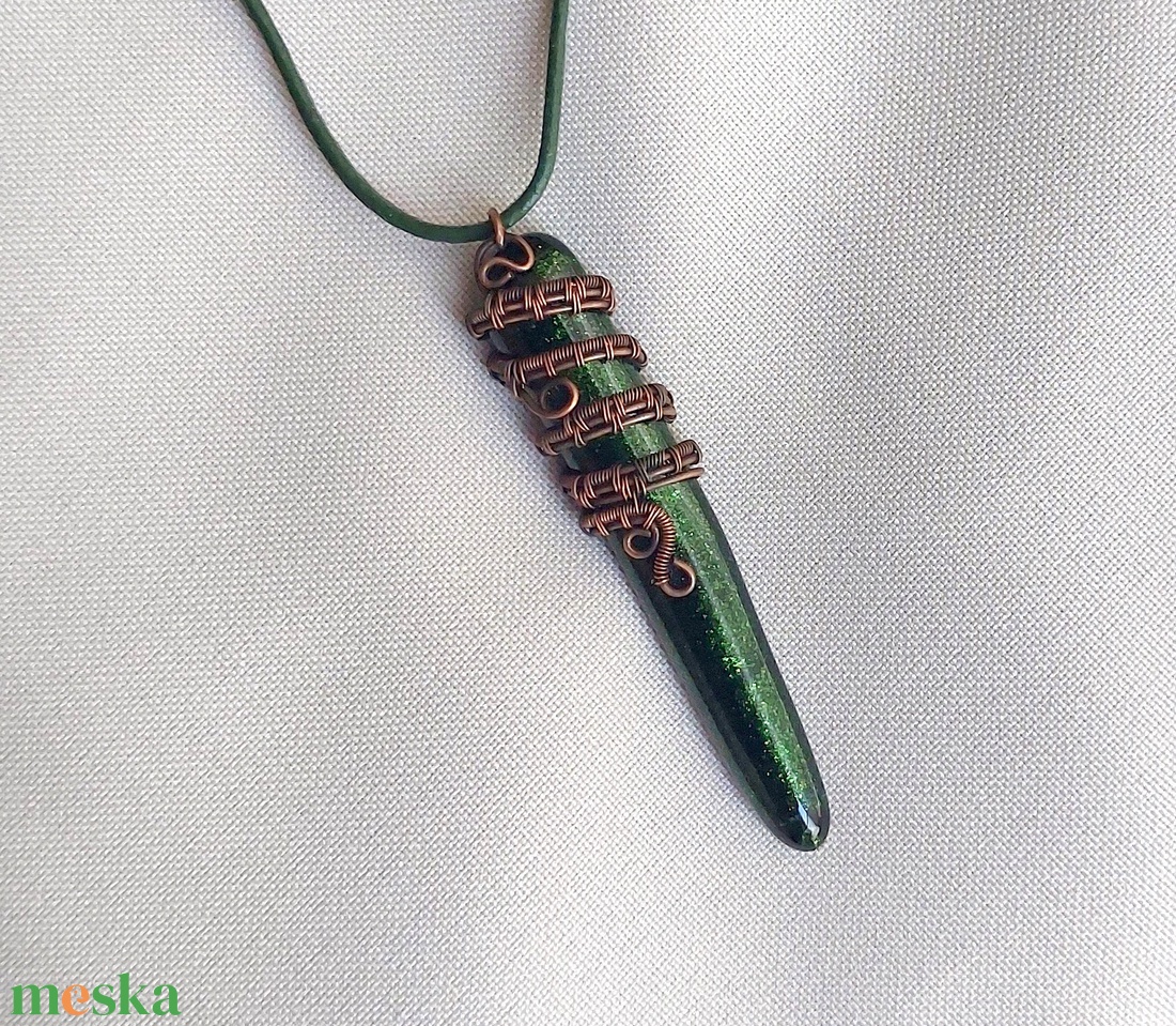 Nyaklánc vörösréz drótból és olvasztott üvegből - ékszer - nyaklánc - medálos nyaklánc - Meska.hu