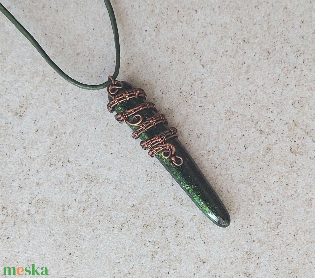 Nyaklánc vörösréz drótból és olvasztott üvegből - ékszer - nyaklánc - medálos nyaklánc - Meska.hu