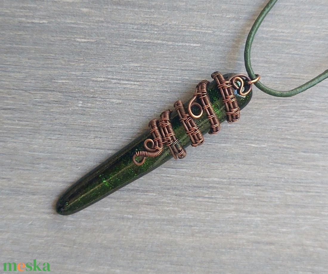 Nyaklánc vörösréz drótból és olvasztott üvegből - ékszer - nyaklánc - medálos nyaklánc - Meska.hu