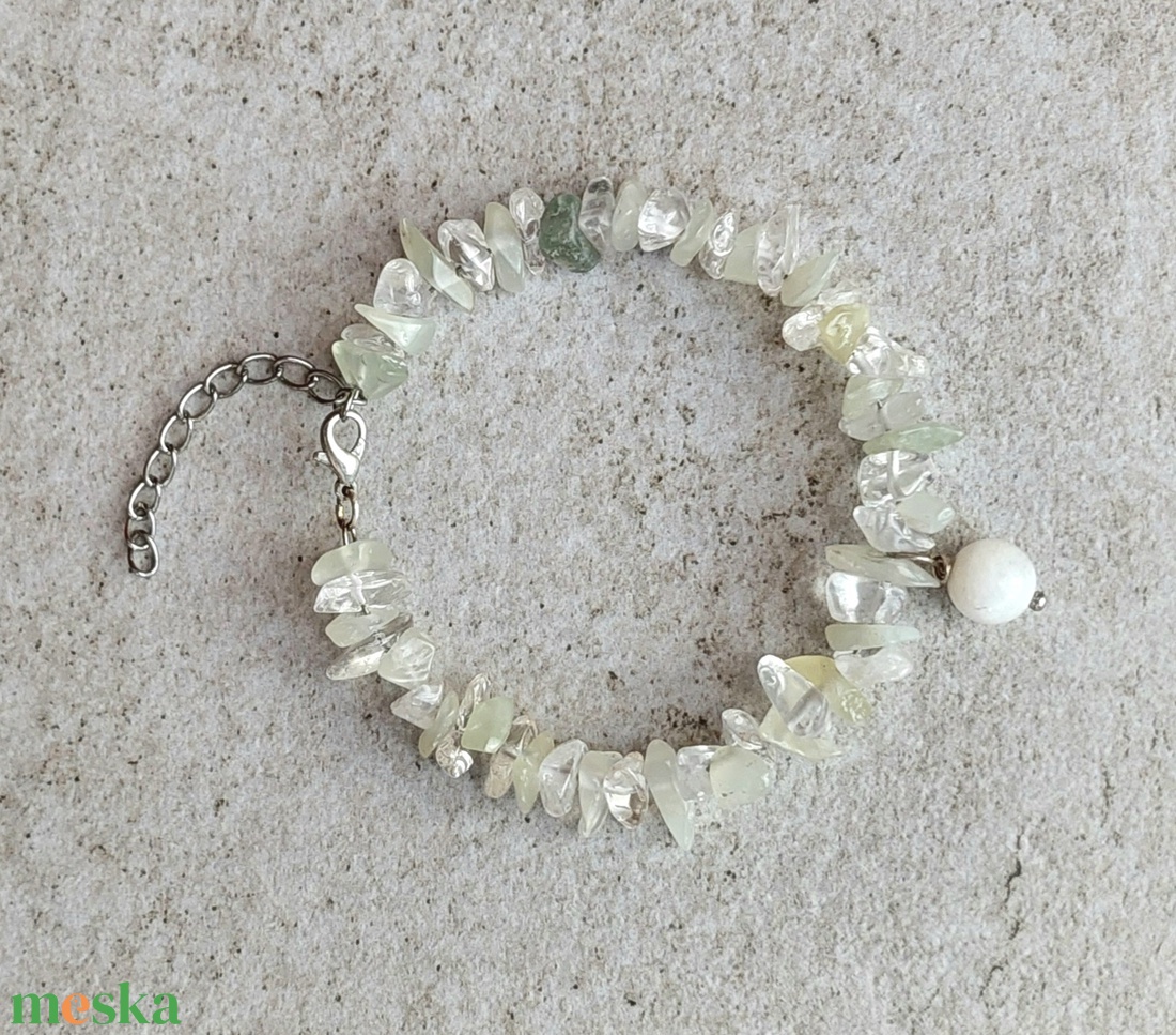 Ásványkarkötő jáde, hegykristály és holdkő ásványokkal - ékszer - karkötő - ásványkarkötő - Meska.hu
