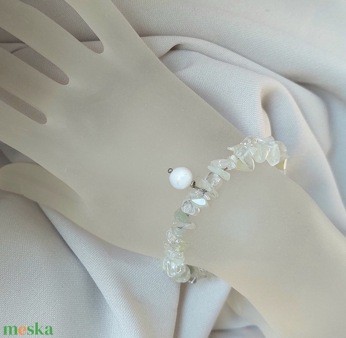 Ásványkarkötő jáde, hegykristály és holdkő ásványokkal - ékszer - karkötő - ásványkarkötő - Meska.hu