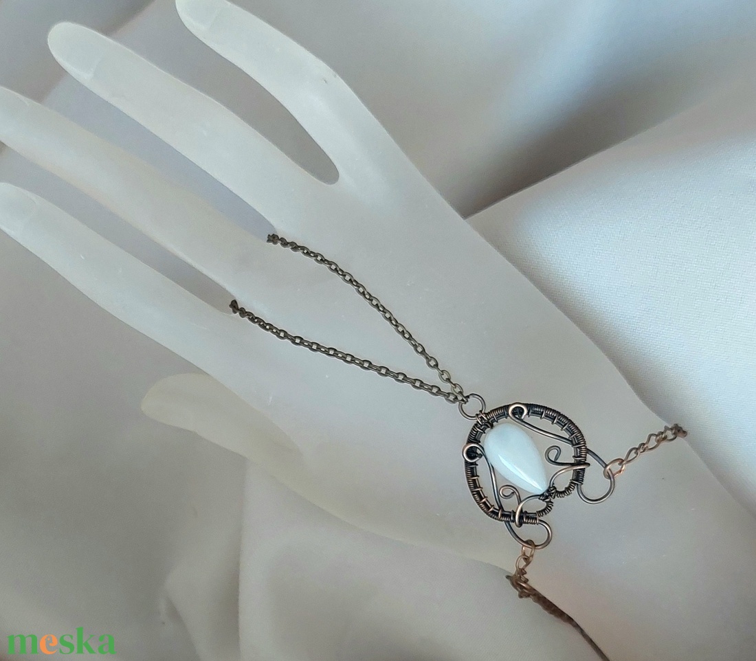 Vörösréz kézékszer kalcedon kővel - ékszer - karkötő - kézfej karkötő - Meska.hu