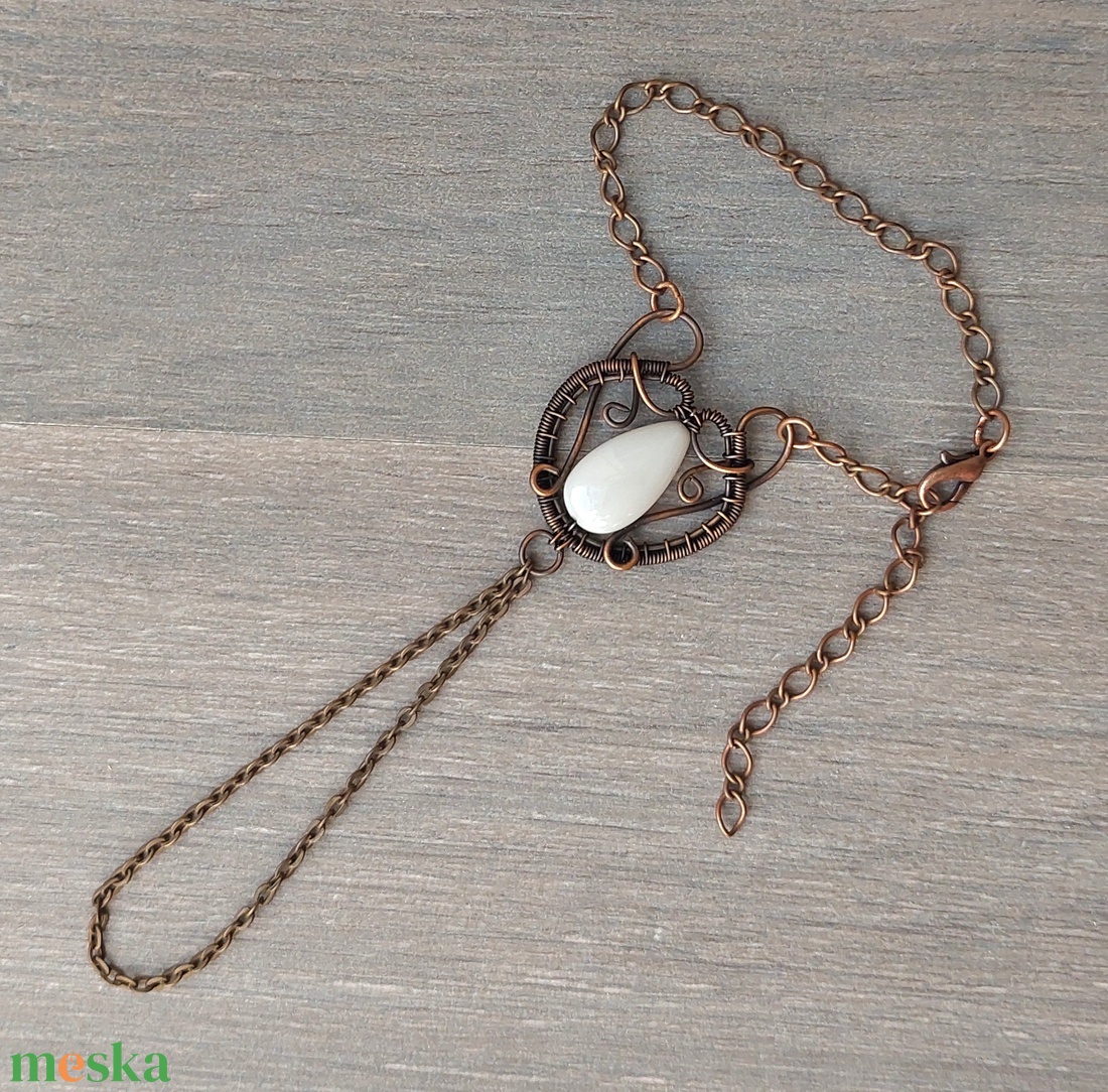 Vörösréz kézékszer kalcedon kővel - ékszer - karkötő - kézfej karkötő - Meska.hu