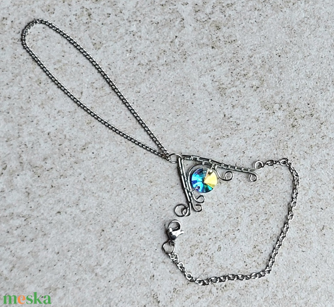 Acél drótékszer karkötő swarovski kristállyal - ékszer - karkötő - kézfej karkötő - Meska.hu