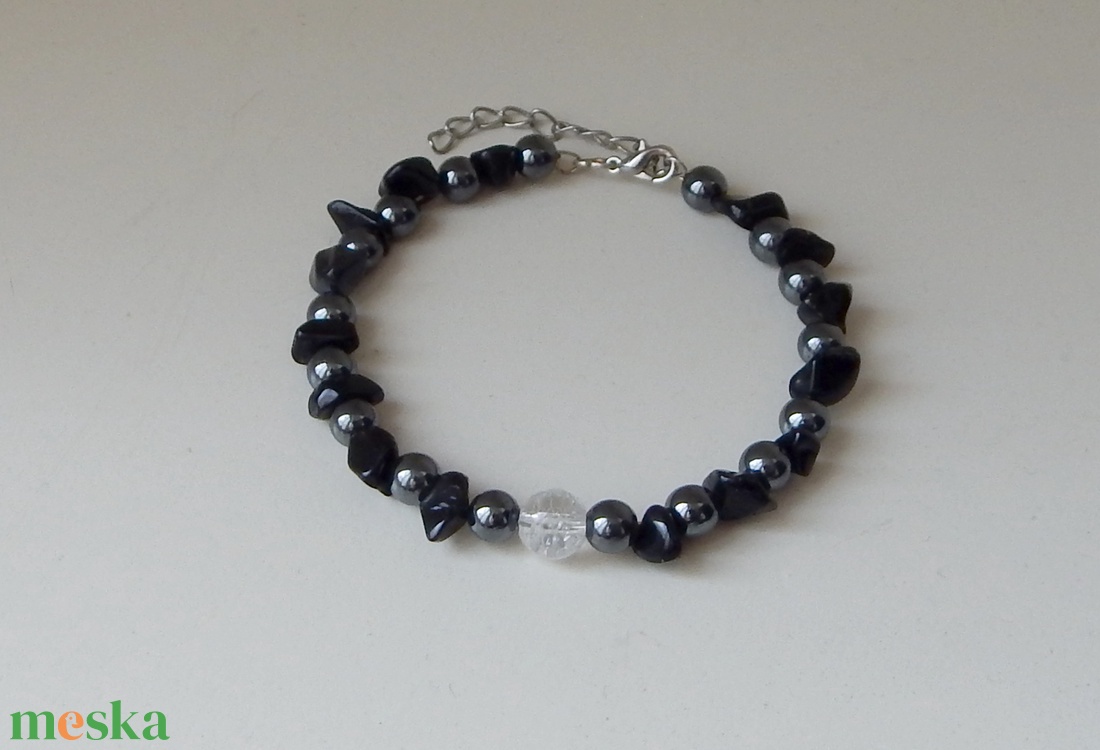 Hematit, obszidián és hegyikristály karkötő - ékszer - karkötő - memóriadrótos karkötő - Meska.hu