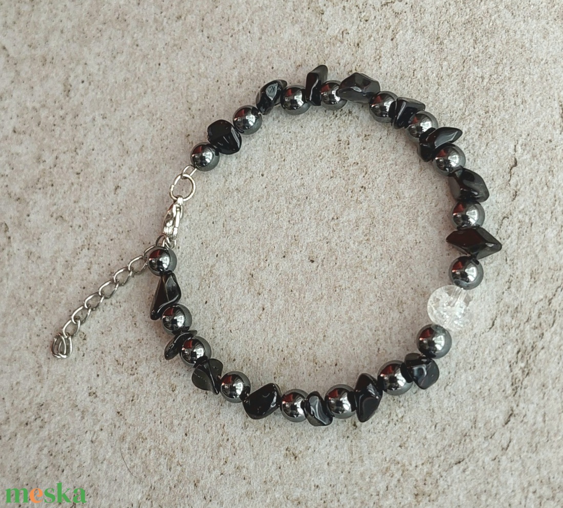 Hematit, obszidián és hegyikristály karkötő - ékszer - karkötő - memóriadrótos karkötő - Meska.hu