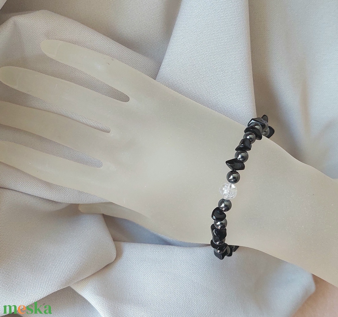 Hematit, obszidián és hegyikristály karkötő - ékszer - karkötő - memóriadrótos karkötő - Meska.hu