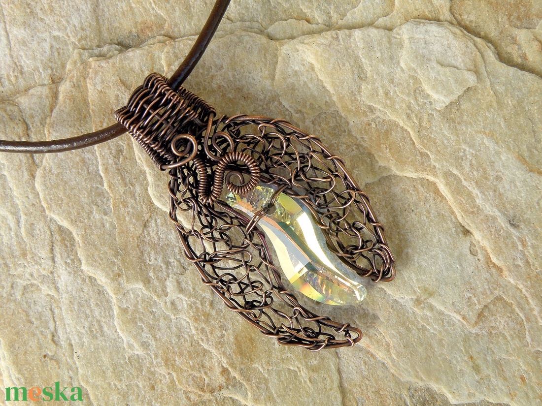 Horgolt vörösréz nyaklánc swarovski kristállyal - ékszer - nyaklánc - medálos nyaklánc - Meska.hu