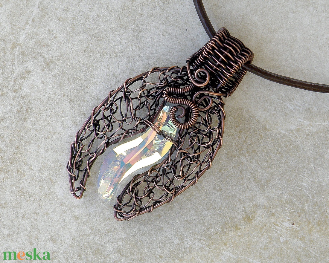 Horgolt vörösréz nyaklánc swarovski kristállyal - ékszer - nyaklánc - medálos nyaklánc - Meska.hu