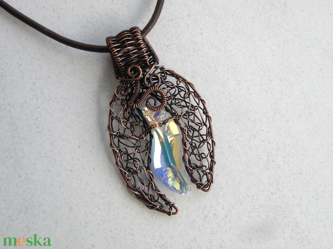 Horgolt vörösréz nyaklánc swarovski kristállyal - ékszer - nyaklánc - medálos nyaklánc - Meska.hu