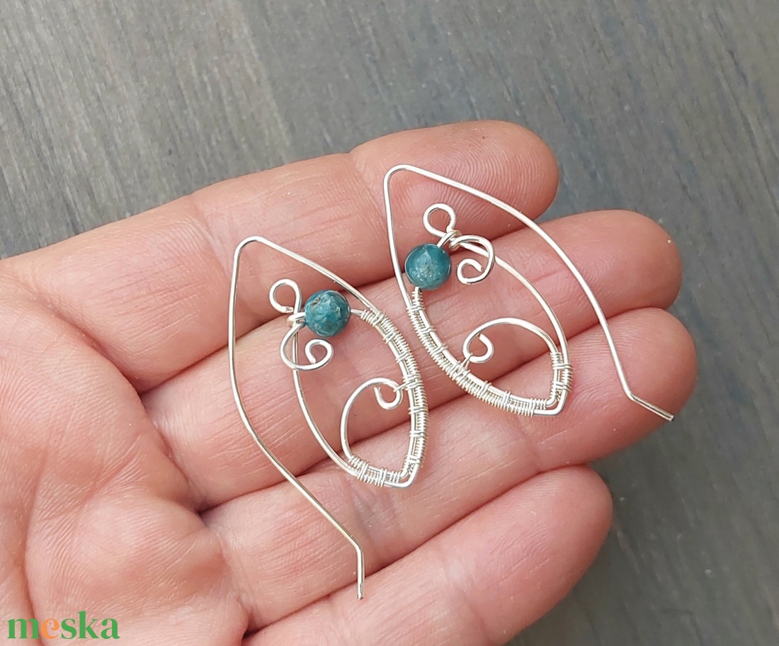 Apatit köves ezüstözött fülbevaló - ékszer - fülbevaló - lógó fülbevaló - Meska.hu