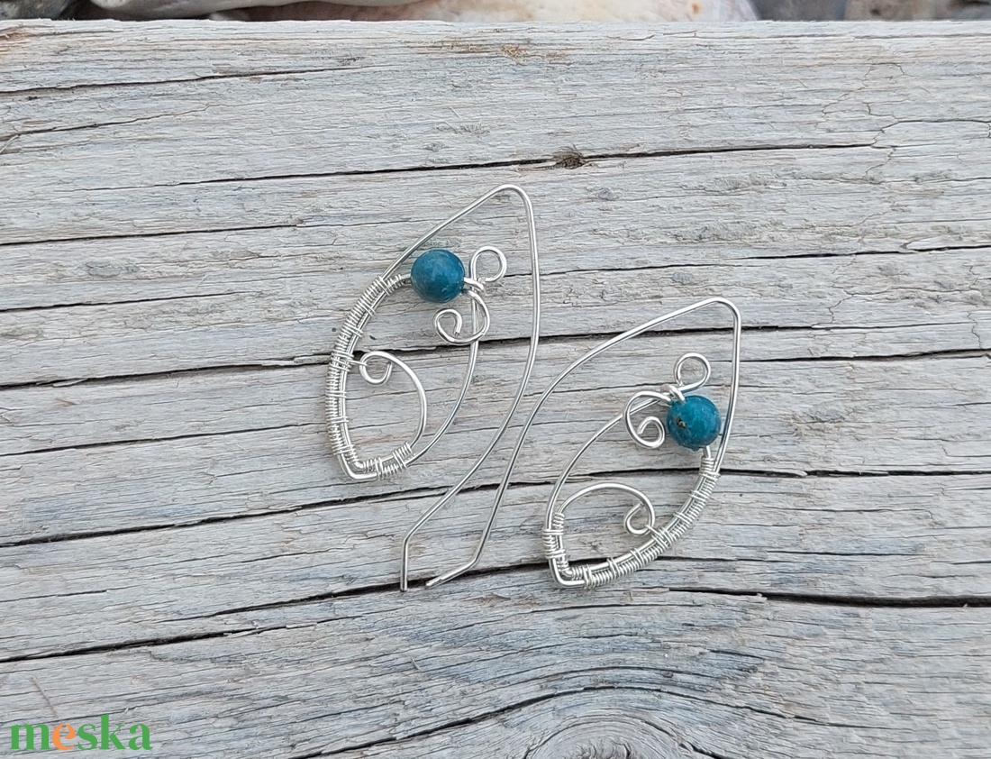 Apatit köves ezüstözött fülbevaló - ékszer - fülbevaló - lógó fülbevaló - Meska.hu