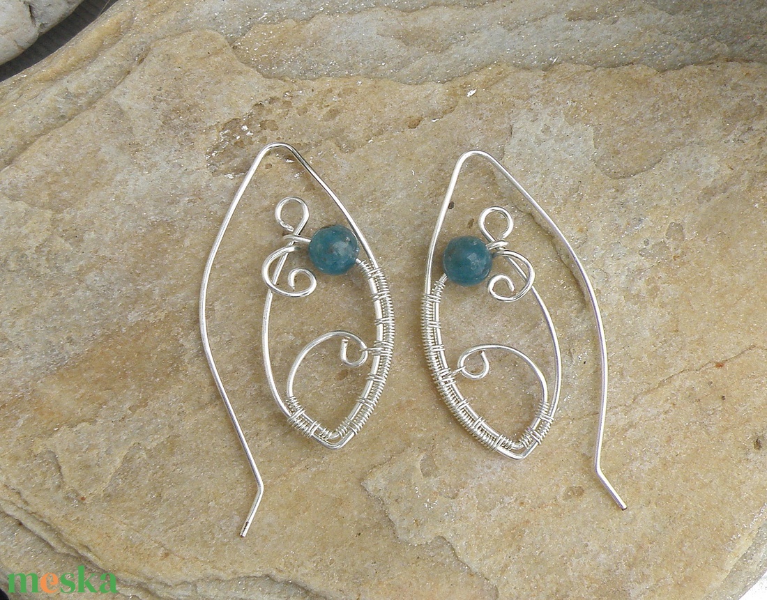 Apatit köves ezüstözött fülbevaló - ékszer - fülbevaló - lógó fülbevaló - Meska.hu