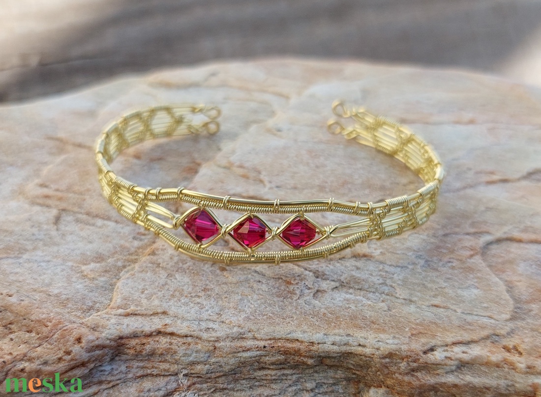 Drót karkötő rubin vörös swarovski kristályokkal - ékszer - karkötő - karperec - Meska.hu