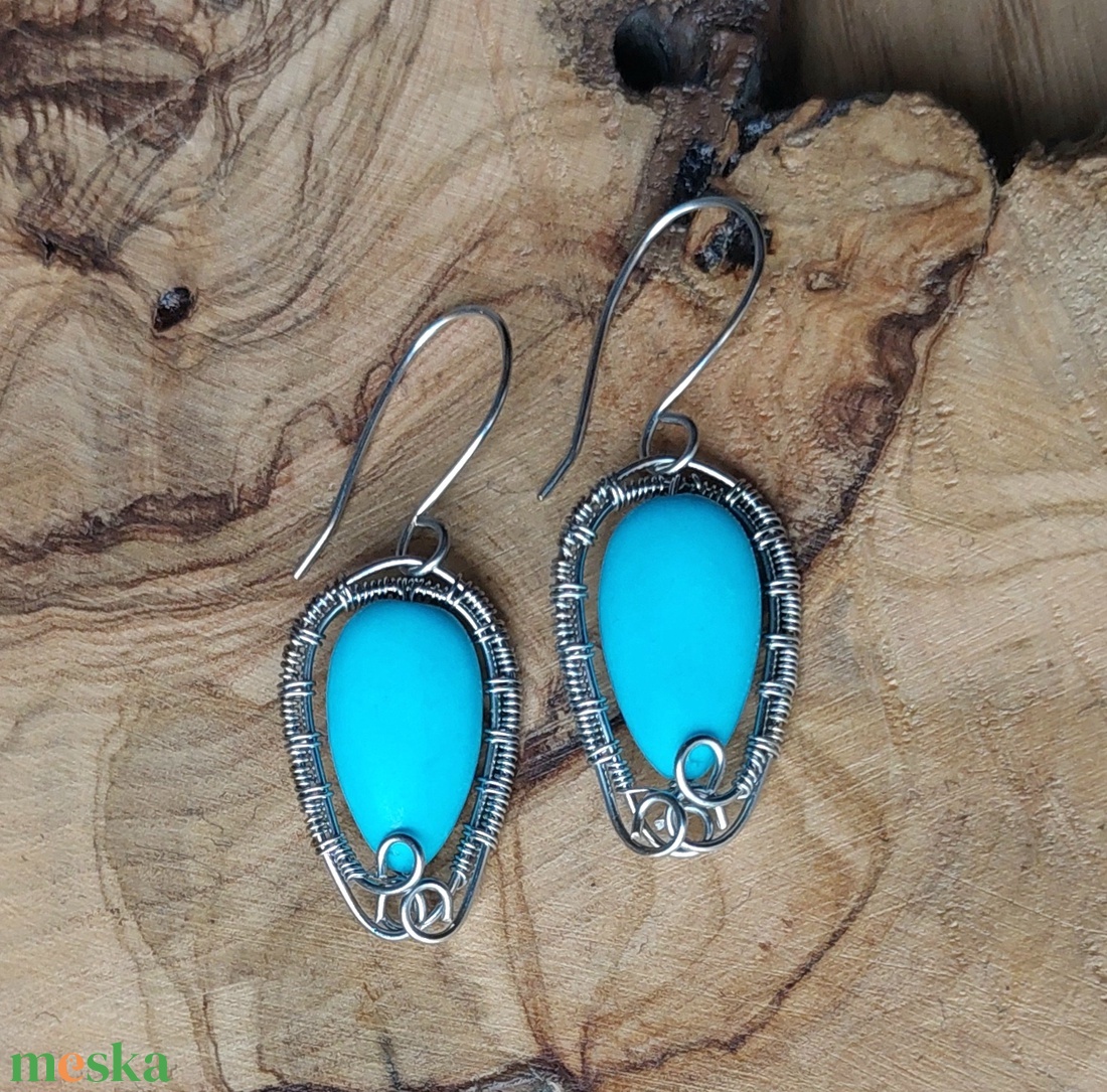 Acél drót fülbevaló türkiz ásvány kövekkel - ékszer - fülbevaló - lógó fülbevaló - Meska.hu