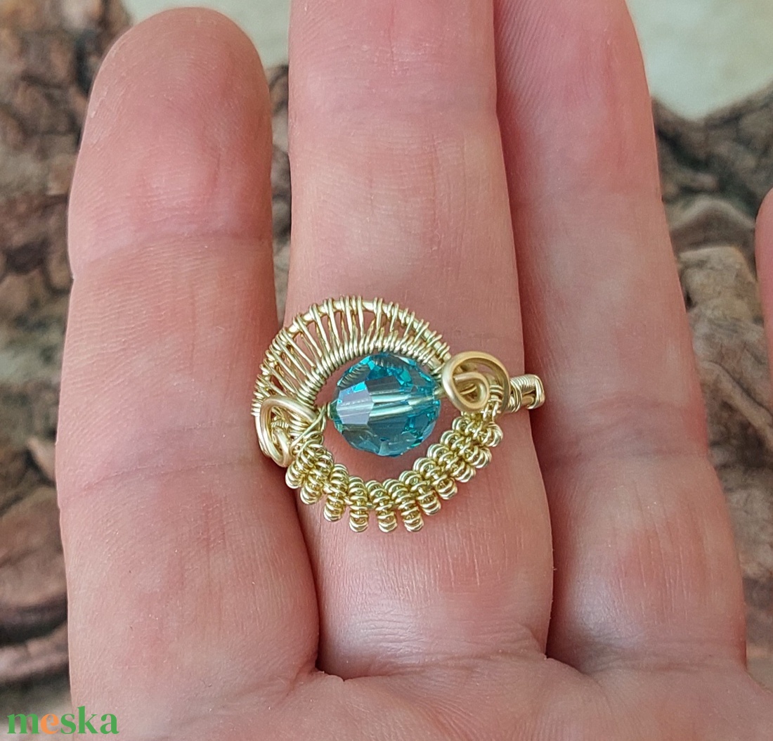 Türkiz színű swarovski drót gyűrű - ékszer - gyűrű - szoliter gyűrű - Meska.hu