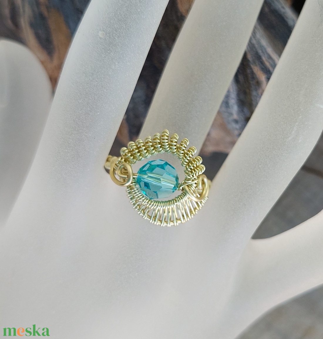 Türkiz színű swarovski drót gyűrű - ékszer - gyűrű - szoliter gyűrű - Meska.hu