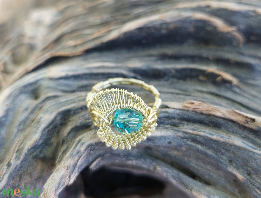 Türkiz színű swarovski drót gyűrű - ékszer - gyűrű - szoliter gyűrű - Meska.hu