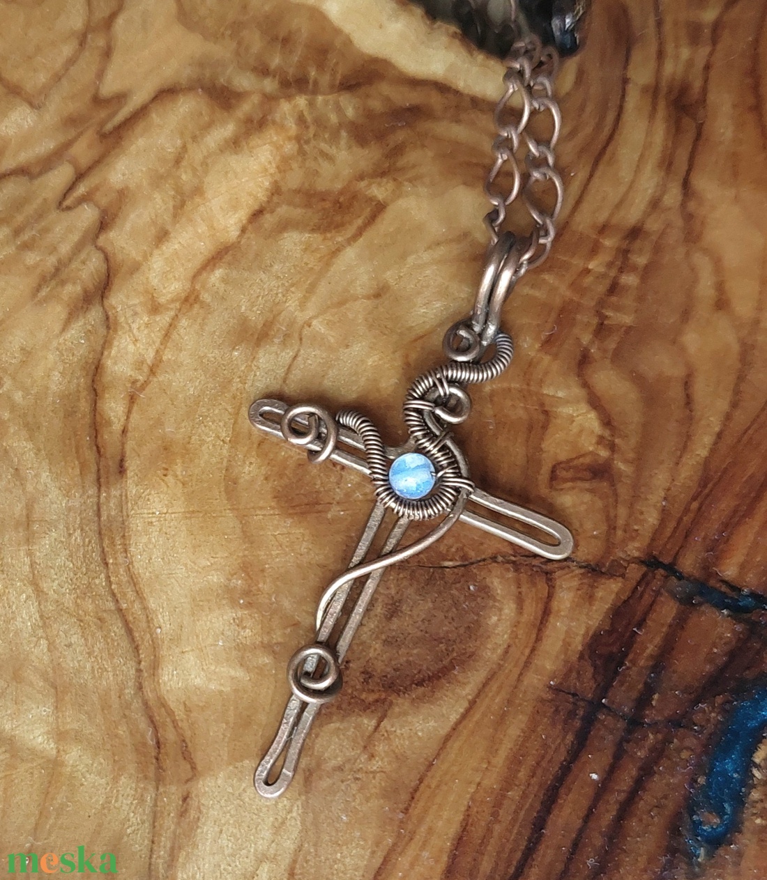 Vörösréz kereszt nyaklánc opalit kővel - ékszer - nyaklánc - medálos nyaklánc - Meska.hu