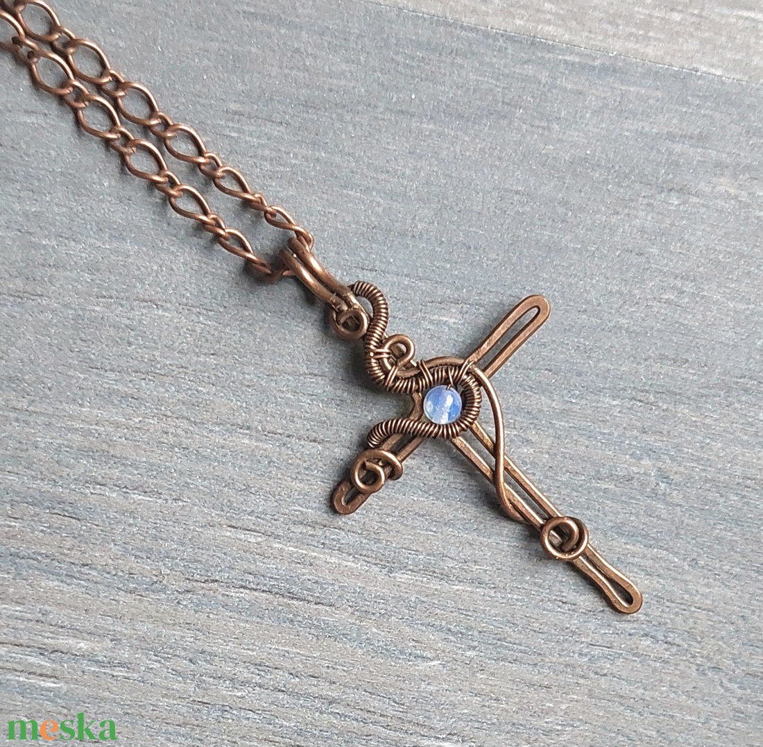 Vörösréz kereszt nyaklánc opalit kővel - ékszer - nyaklánc - medálos nyaklánc - Meska.hu