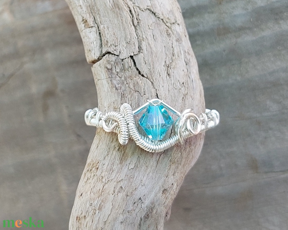 Ezüstözött drót gyűrű swarovski kristállyal - ékszer - gyűrű - szoliter gyűrű - Meska.hu