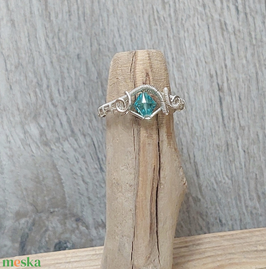 Ezüstözött drót gyűrű swarovski kristállyal - ékszer - gyűrű - szoliter gyűrű - Meska.hu