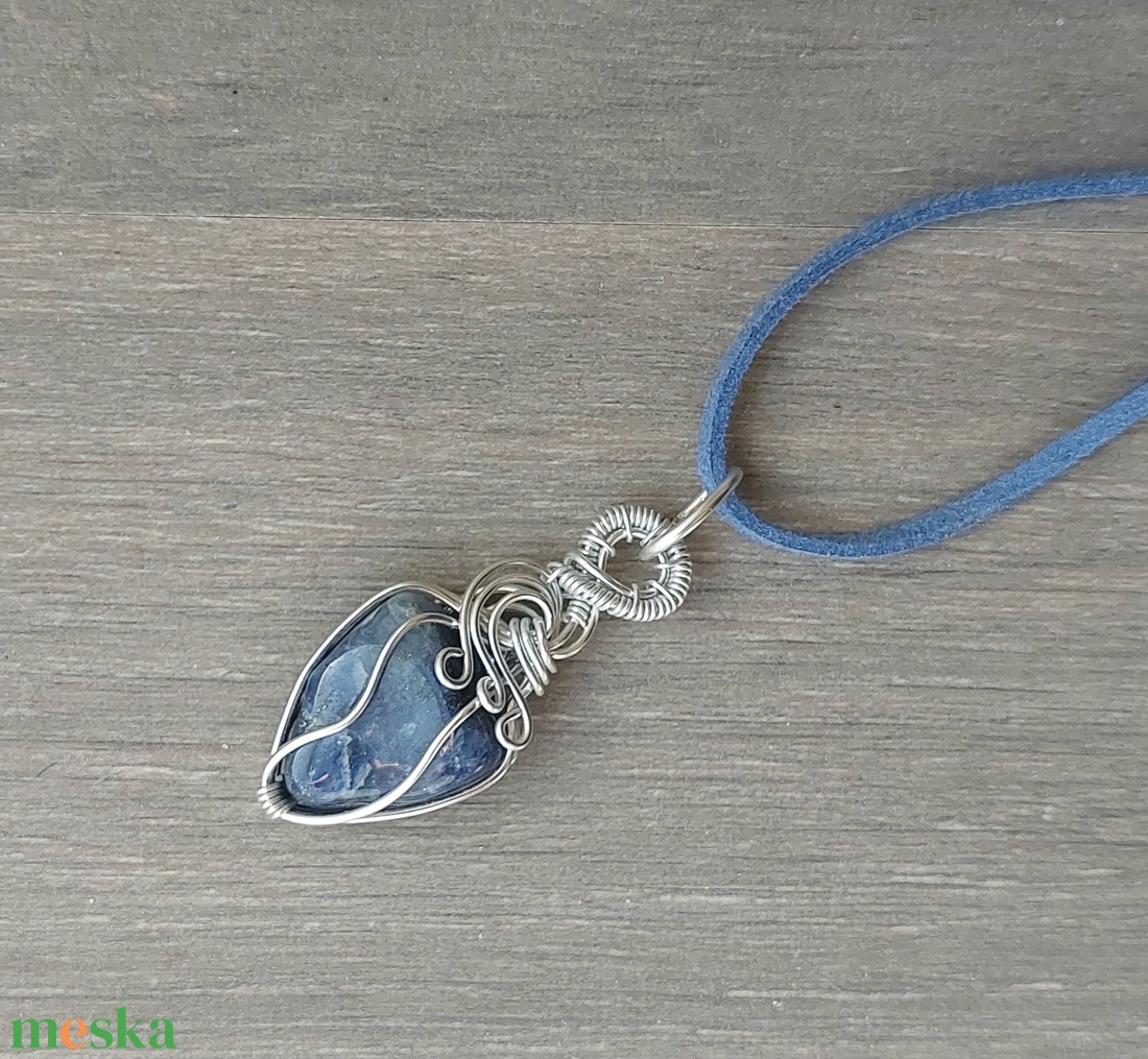 Alumínium nyaklánc szodalit ásvánnyal - ékszer - nyaklánc - medálos nyaklánc - Meska.hu