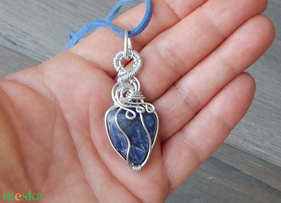 Alumínium nyaklánc szodalit ásvánnyal - ékszer - nyaklánc - medálos nyaklánc - Meska.hu