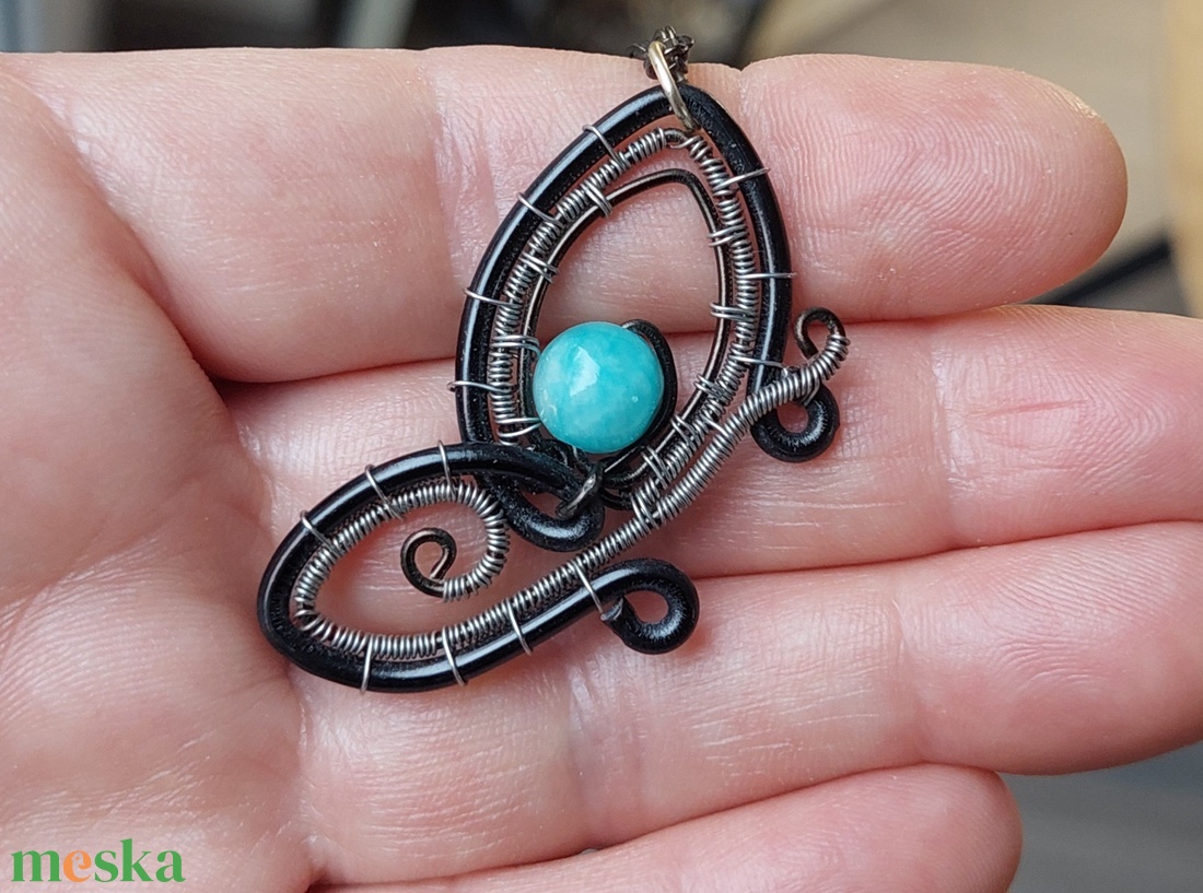 Pillangó alakú drót nyaklánc  - ékszer - nyaklánc - medálos nyaklánc - Meska.hu