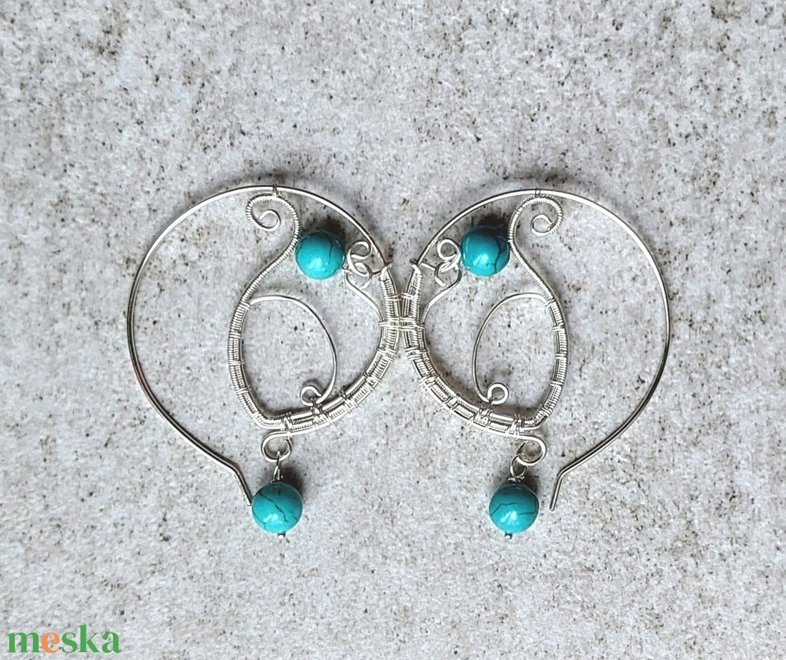 Karika fülbevaló türkiz ásványkövekkel - ékszer - fülbevaló - karika fülbevaló - Meska.hu