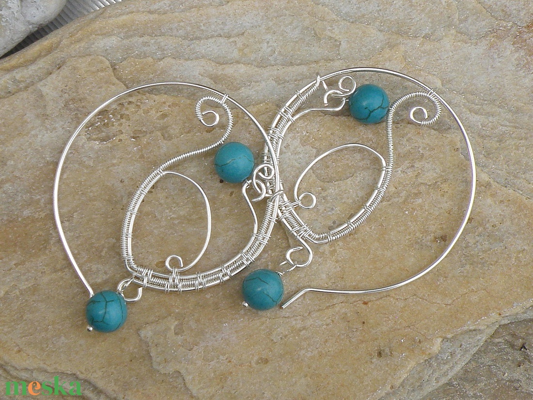 Karika fülbevaló türkiz ásványkövekkel - ékszer - fülbevaló - karika fülbevaló - Meska.hu
