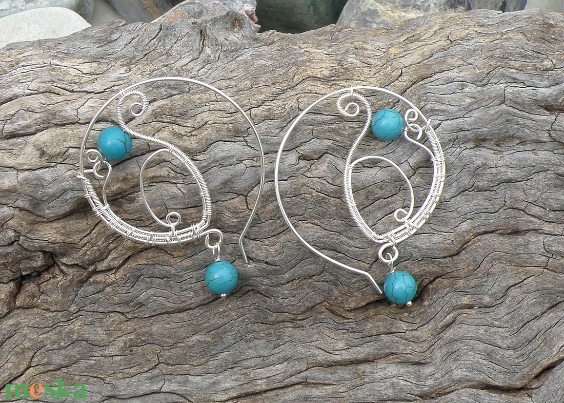 Karika fülbevaló türkiz ásványkövekkel - ékszer - fülbevaló - karika fülbevaló - Meska.hu