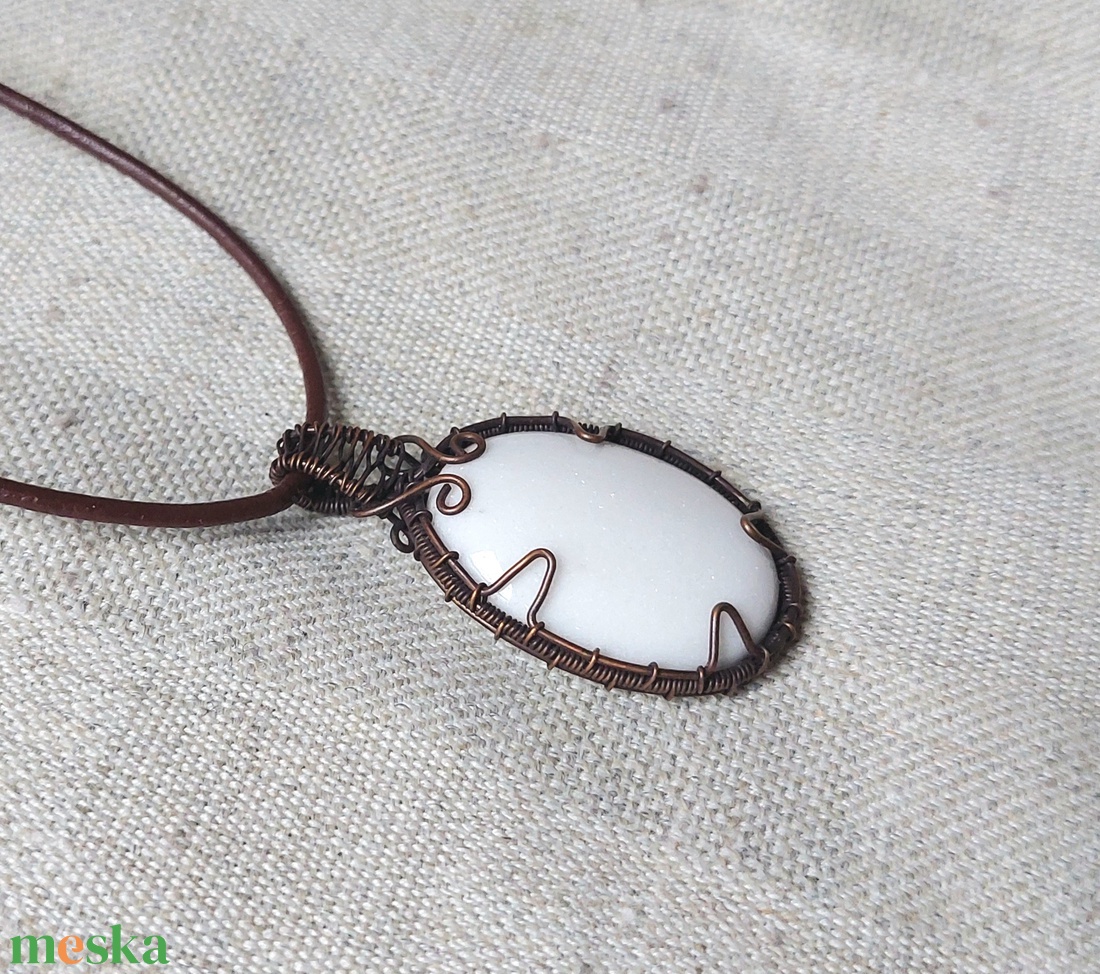 Vörösréz drótékszer szett fehér jáde kövekkel - ékszer - ékszerszett - Meska.hu