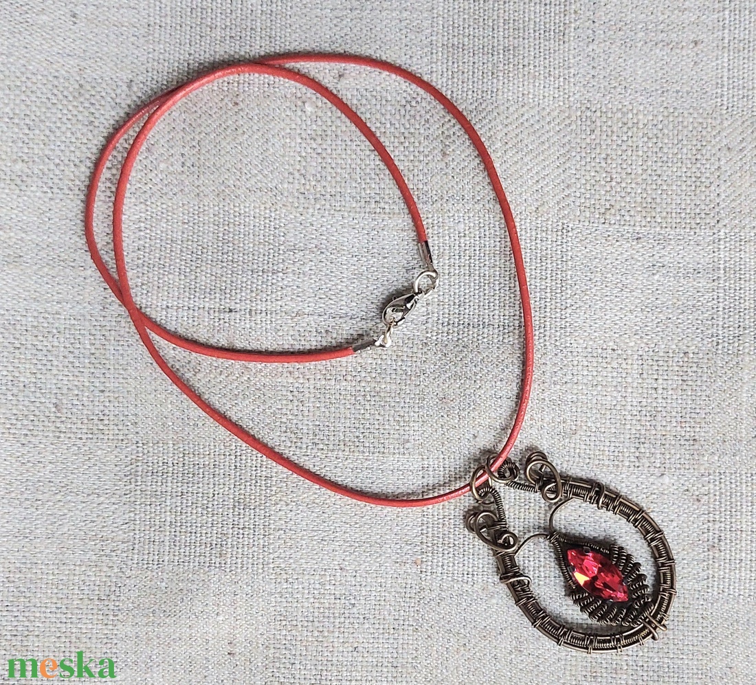 Patinázott alpakka nyaklánc swarovski kristállyal - ékszer - nyaklánc - medálos nyaklánc - Meska.hu