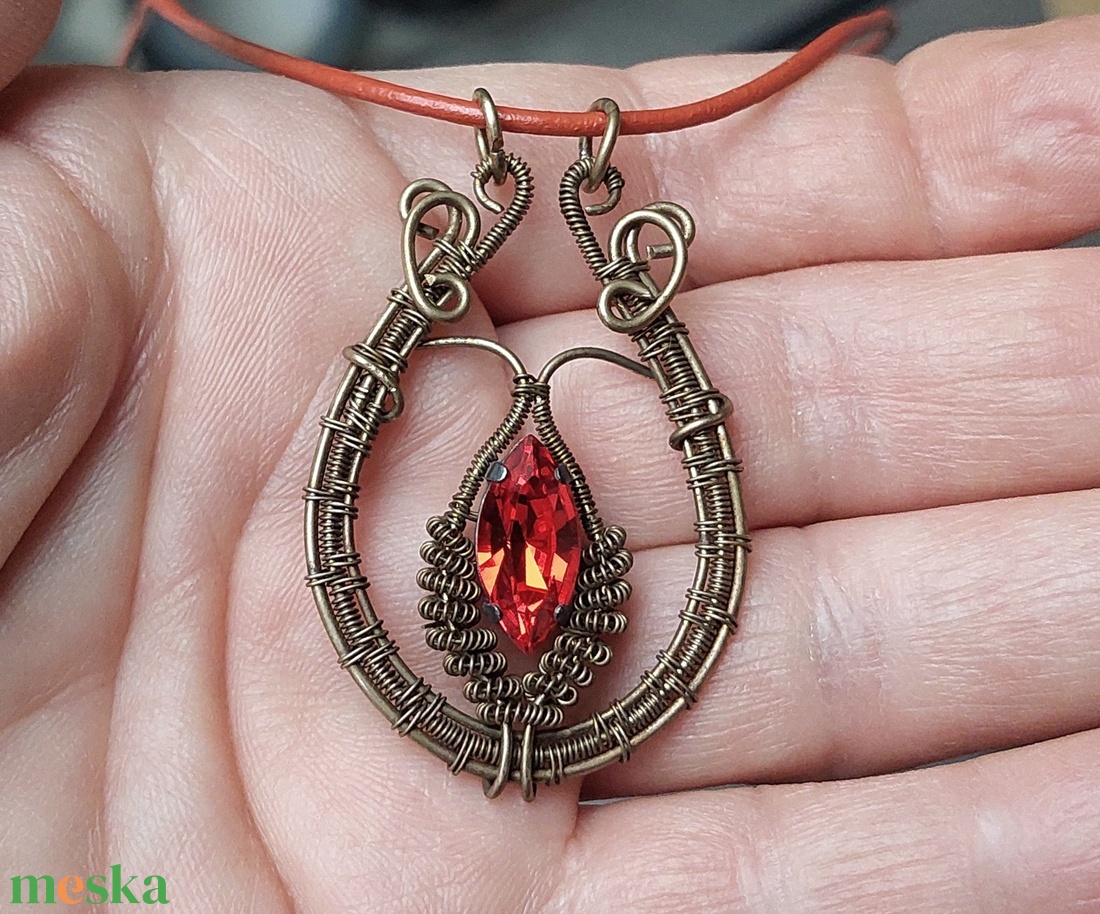 Patinázott alpakka nyaklánc swarovski kristállyal - ékszer - nyaklánc - medálos nyaklánc - Meska.hu