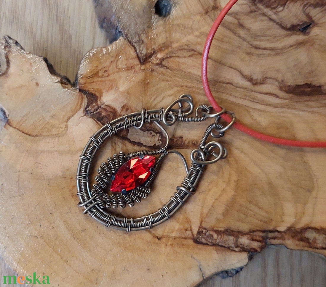 Patinázott alpakka nyaklánc swarovski kristállyal - ékszer - nyaklánc - medálos nyaklánc - Meska.hu