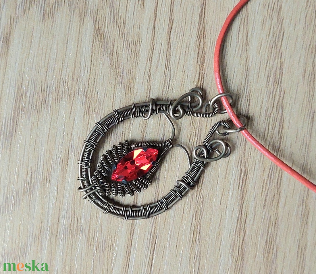 Patinázott alpakka nyaklánc swarovski kristállyal - ékszer - nyaklánc - medálos nyaklánc - Meska.hu