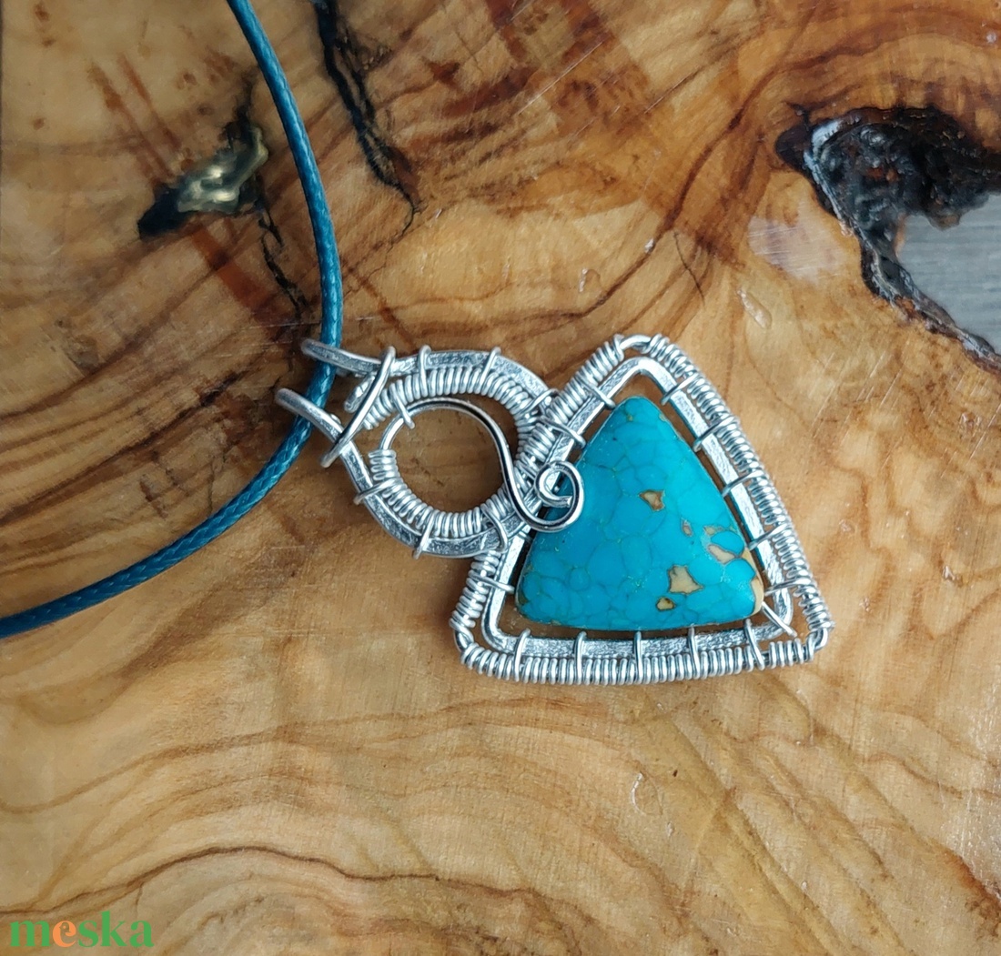 Türkiz kaboson alumínium drótba foglalva - ékszer - nyaklánc - medálos nyaklánc - Meska.hu