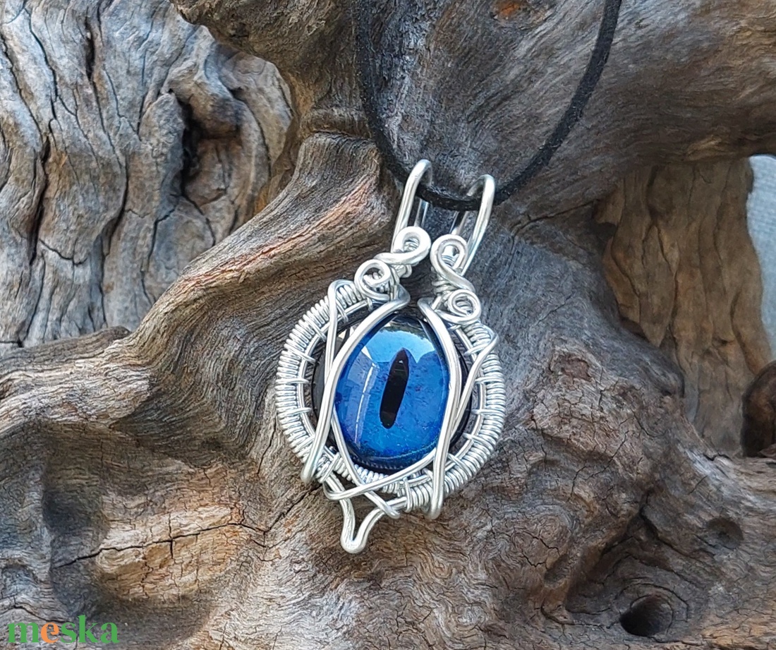 Kék sárkányszemes nyaklánc alumínium dróttal - ékszer - nyaklánc - medálos nyaklánc - Meska.hu