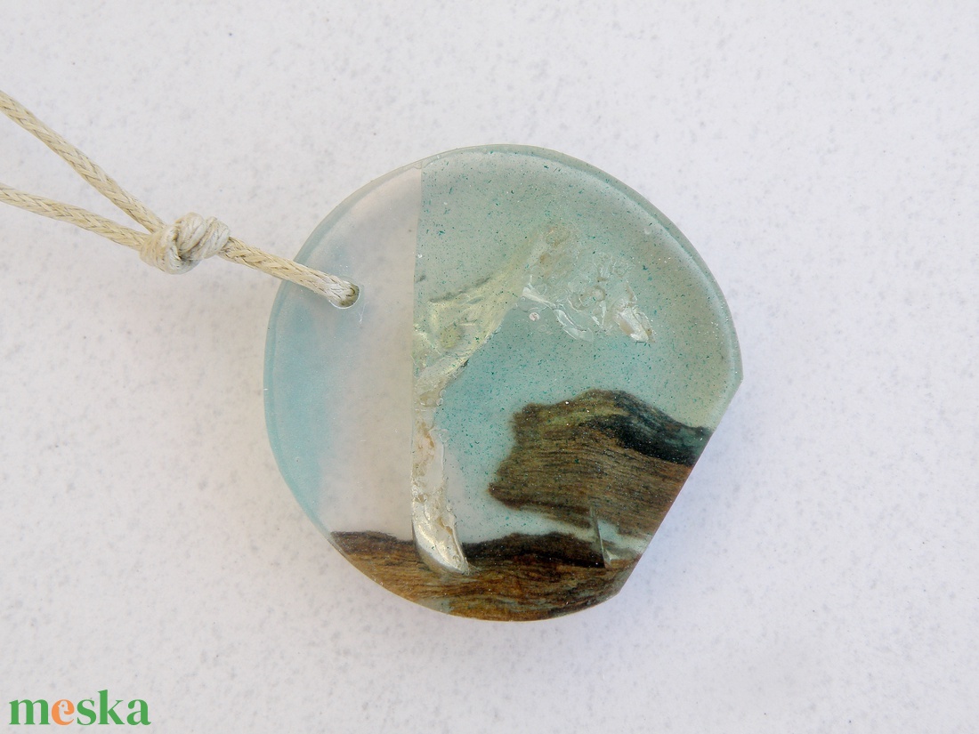 Aurora - műgyanta és fa nyaklánc - ékszer - nyaklánc - medálos nyaklánc - Meska.hu